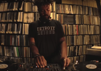 Photo of set Abayomi.