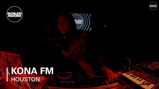 Photo of set Kona FM.