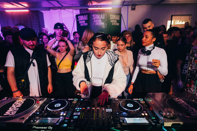 Photo of set Sicaria Sound.