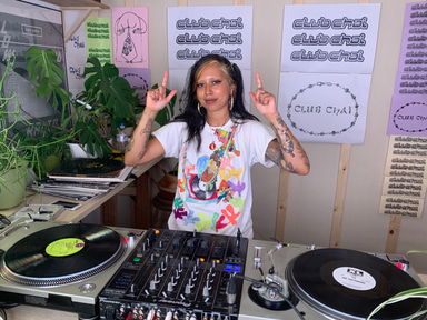 Photo of set Lil Zé.