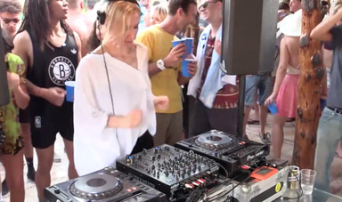 Photo of set Ellen Allien.