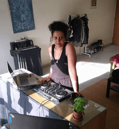 Photo of set El Kontessa.