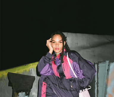 Photo of set BR0NZ3 G0DD3SS.