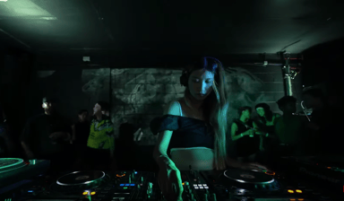 Photo of set Flora Yin-Wong.