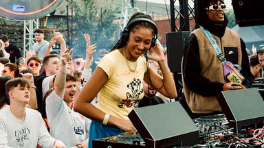 Photo of set Amaliah.