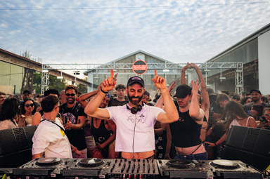 Photo of set Roi Perez.