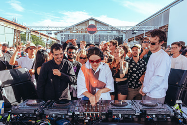 Photo of set Logic 1000 b2b DJ Plead b2b Big Ever.