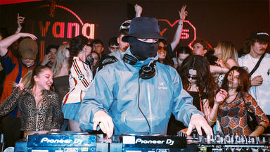 Photo of set bullet tooth.