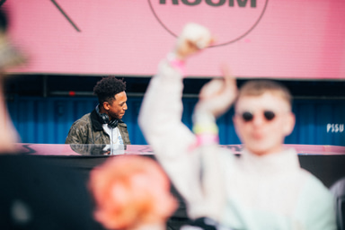 Photo of set Kessler.