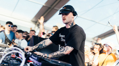 Photo of set KETTAMA.