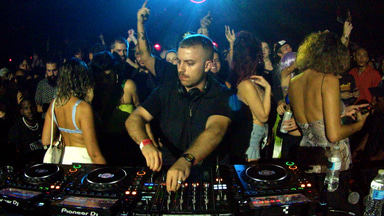 Photo of set Merca Bae.