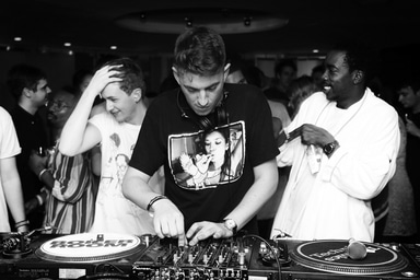 Photo of set Skream B2B Disclosure.