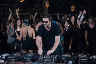 Photo of set Solomun.
