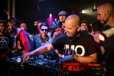 Photo of set Bas Mooy.