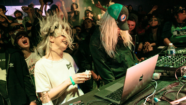 Photo of set 100 gecs.