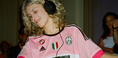 Photo of set Qendresa.