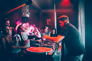 Photo of set Eats Everything.