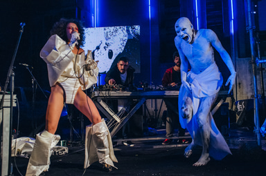 Photo of set Teto Preto.