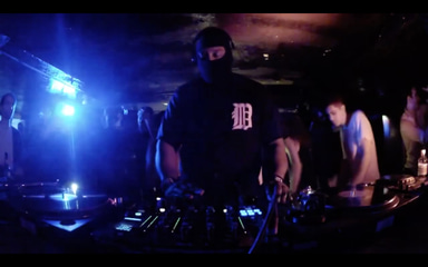 Photo of set DJ Stingray.