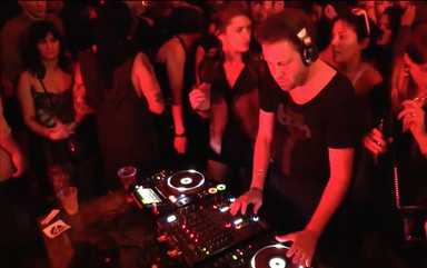 Photo of set DJ Three.