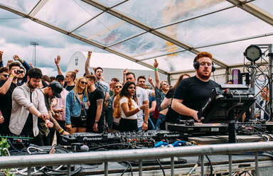 Photo of set DJ Deece.