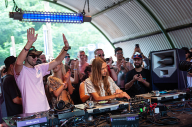 Photo of set Donna Leake.