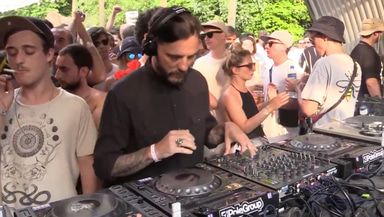 Photo of set Oscar Mulero.