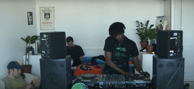 Photo of set DJ Sacom.