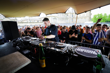 Photo of set Liam Doc.