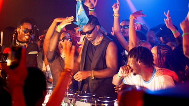 Photo of set Akantu.