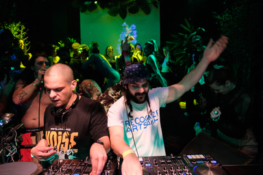 Photo of set Baja Frequencia.