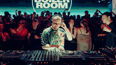 Photo of set Chris Stussy.