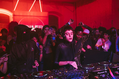 Photo of set Carol Mattos.