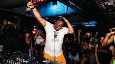 Photo of set Debonair Samir.