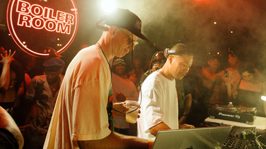 Photo of set Donavan's Sound Club.