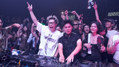 Photo of set dOnut b2b lil toilet.