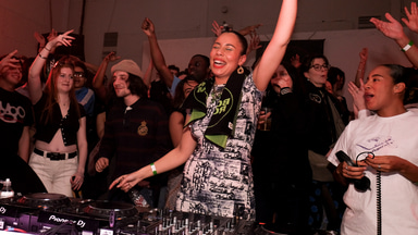 Photo of set Ella Knight.