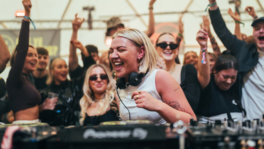 Photo of set Hayley Zalassi.