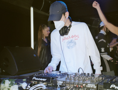 Photo of set DJ Loser.