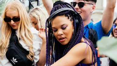 Photo of set Jaguar.