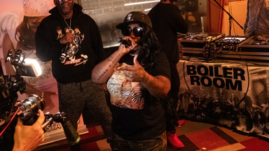 Photo of set La Chat.