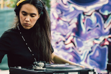 Photo of set Laila Sakini.