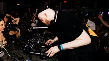 Photo of set Leonce.