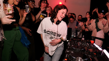 Photo of set Louise Chen.