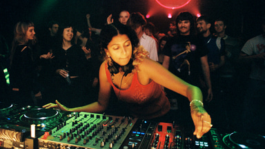 Photo of set Malika Mahmoud.