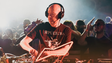 Photo of set Mark Broom.