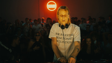 Photo of set S.A.M..