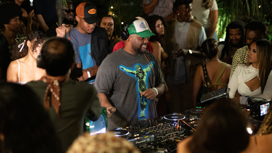 Photo of set Supernova.