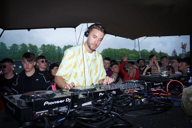 Photo of set Jasper James.