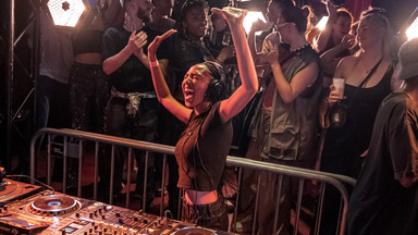 Photo of set Tarzsa.